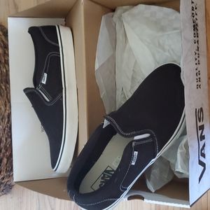 Mens black size 12 NWB Van's slip on shoes
